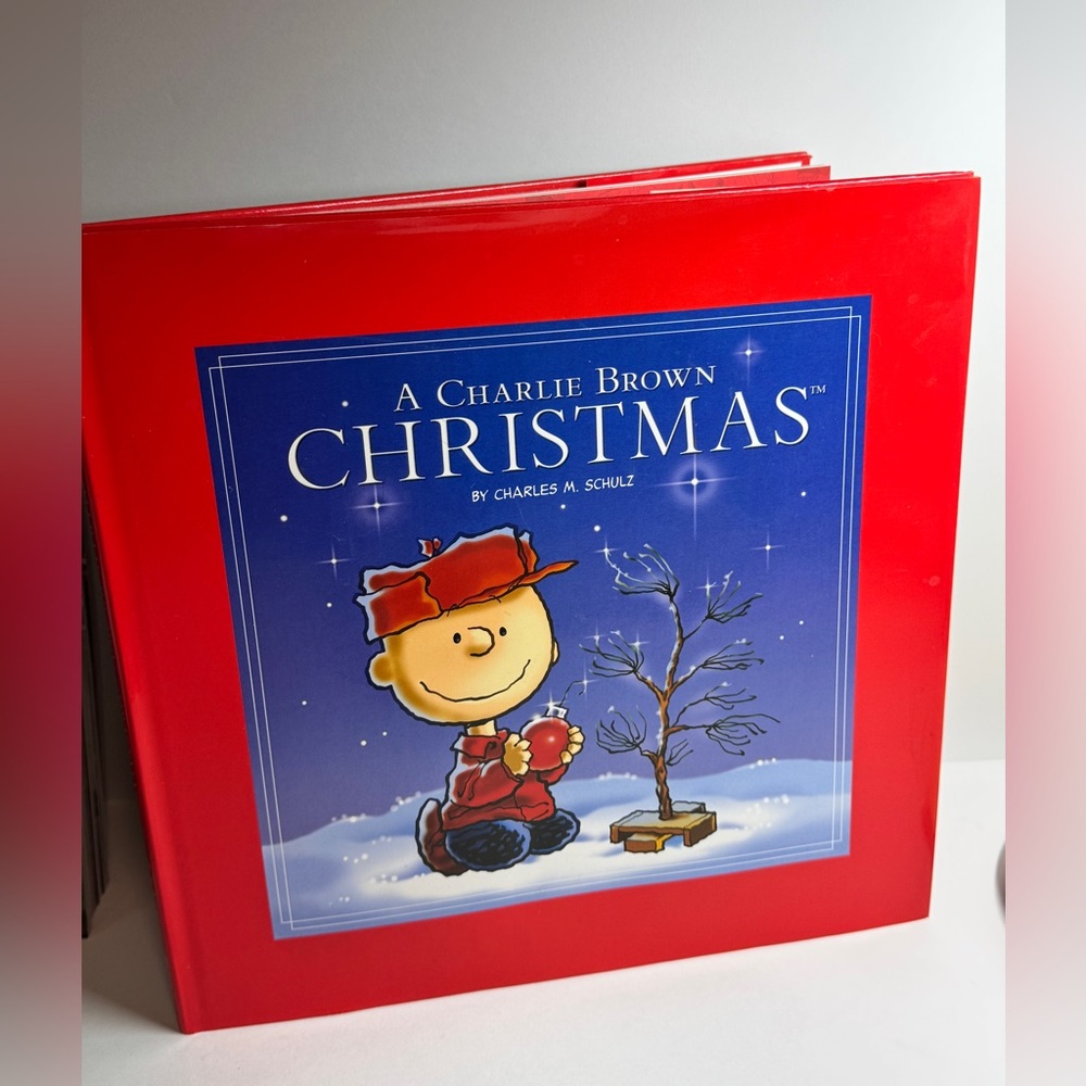 Peanuts Red A Charlie Brown‎ Christmas Book
